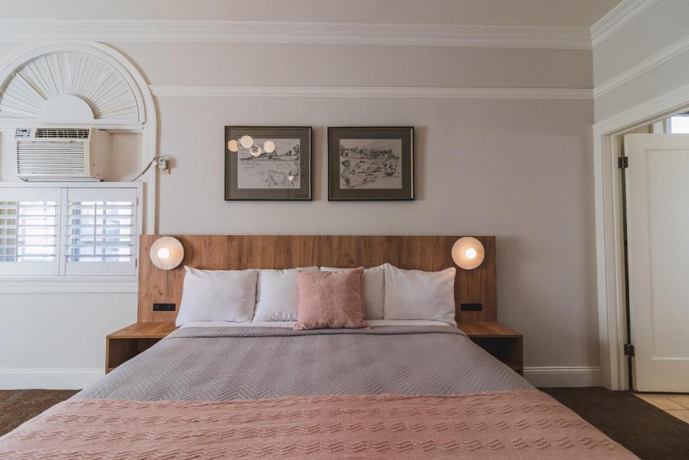 Deluxe King Room interior